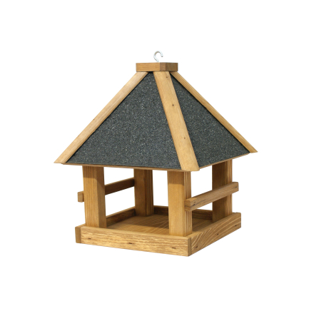 Futterhaus mit Walmdach