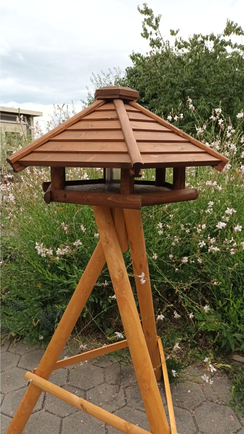 Sechseckhaus gross dunkel - offen