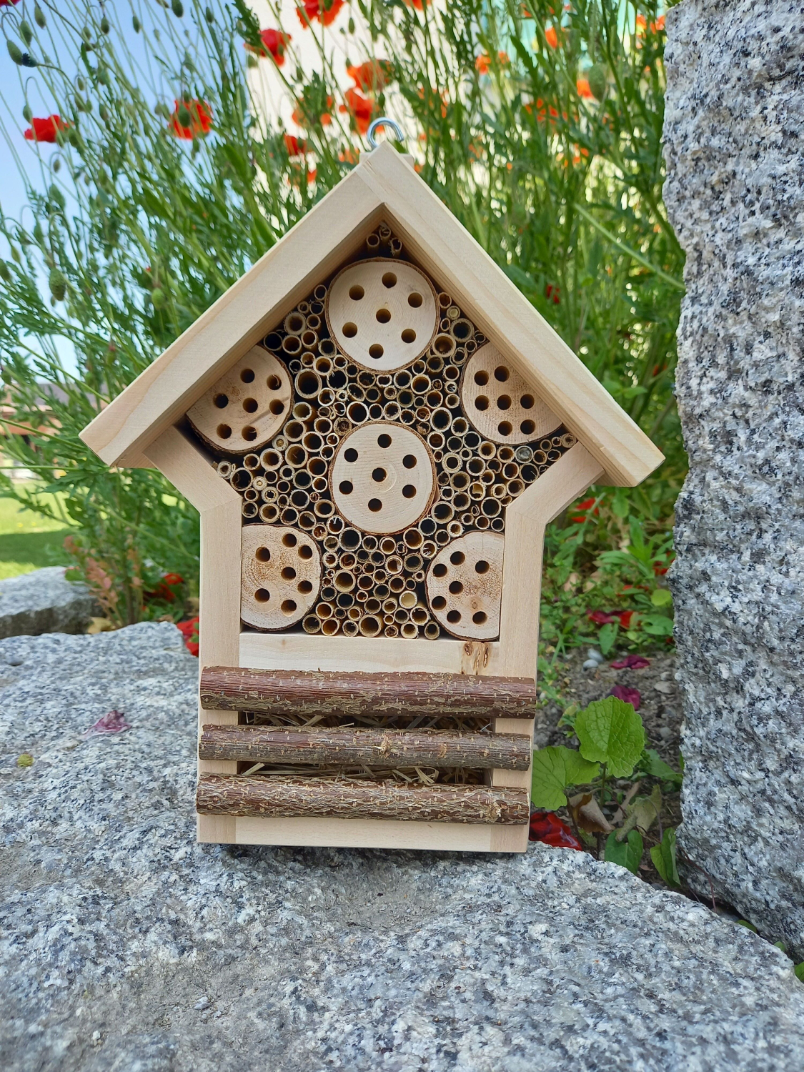 Wildbienen-/Insektenhaus
